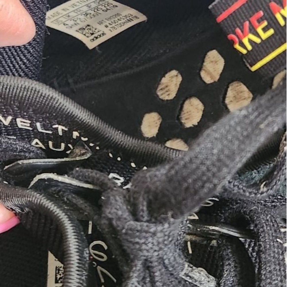 adidas Boys NMD R1 Berlin 2019 size 4 - Picture 2 of 10